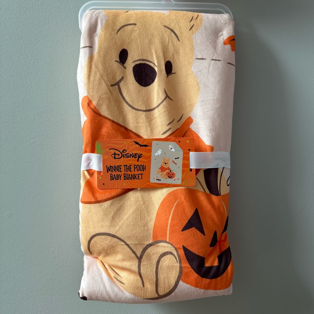 Winnie the Pooh Baby Halloween Blanket NEW Pumpkin Bats Boo Sherpa Like Backing
